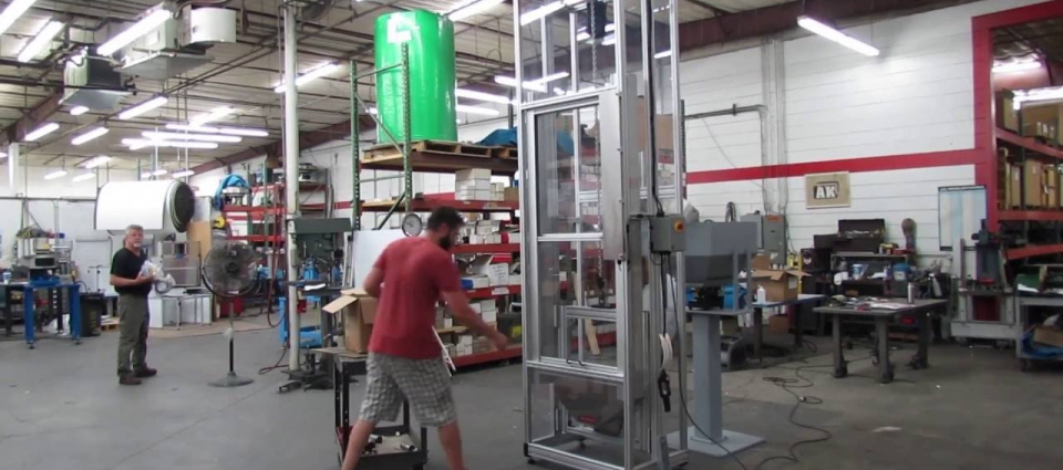 Space-Saving Hoist Elevator